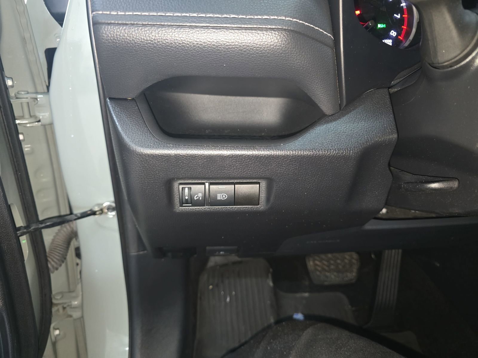 Used 2021 Toyota RAV4 XLE FWD image 30