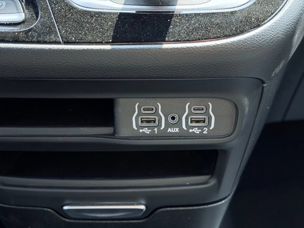 Certified 2025 Chrysler Pacifica Select FWD image 45