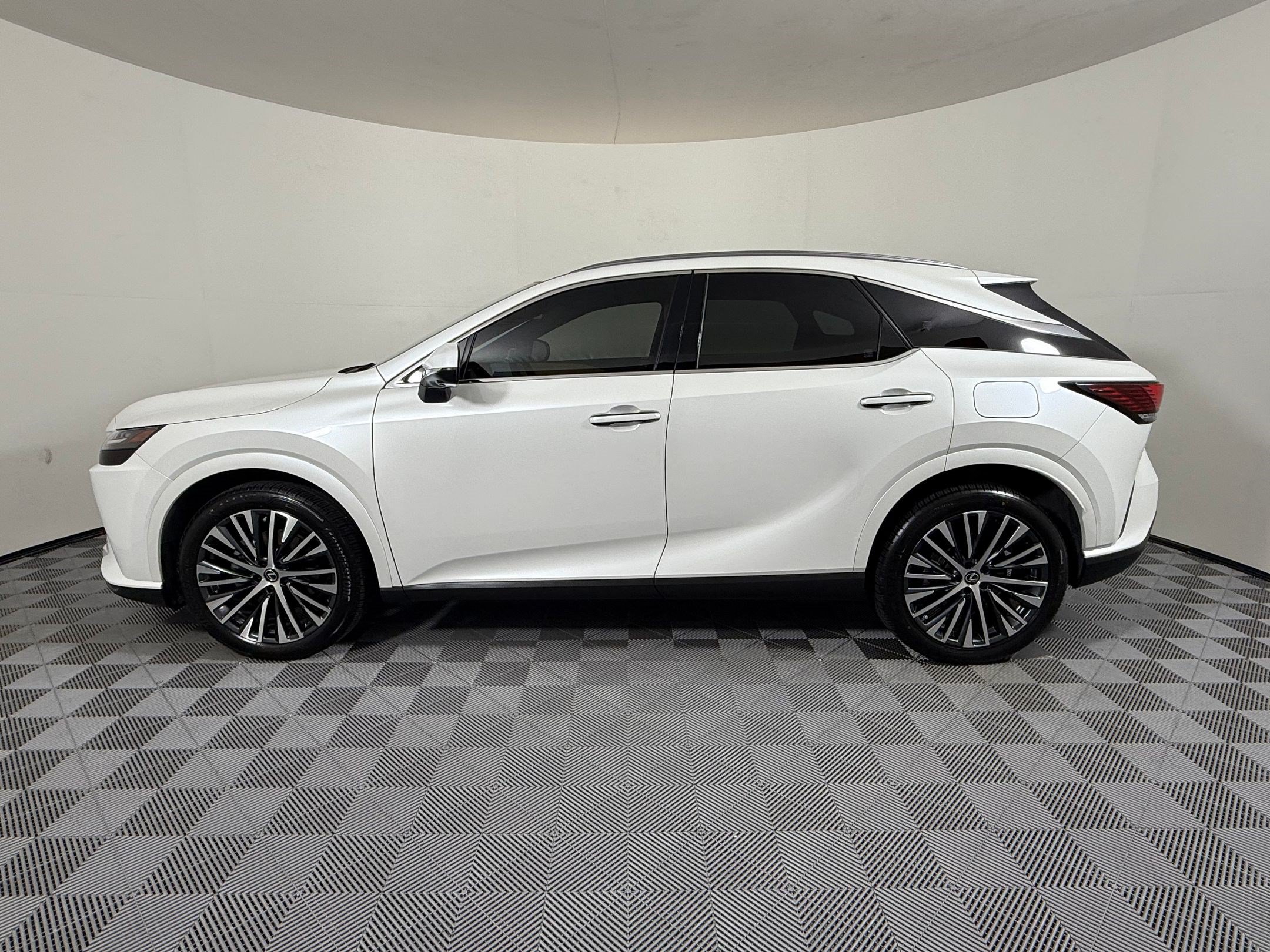 Used 2023 Lexus RX 350 Premium Plus w/ Accessory Package (Z1) FWD image 2