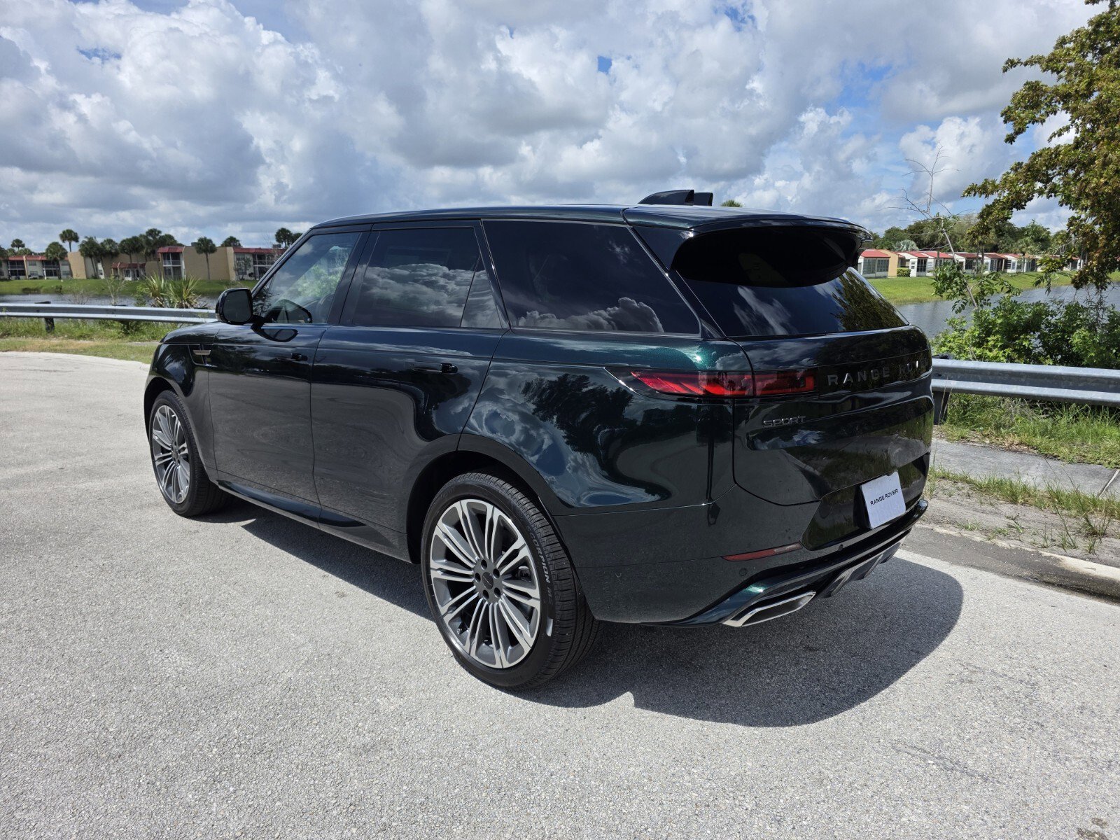 New 2026 Land Rover Range Rover Sport Dynamic SE AWD/4WD image 2