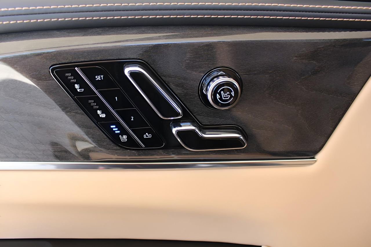 New 2025 Cadillac Escalade IQ Luxury 2 AWD/4WD image 12