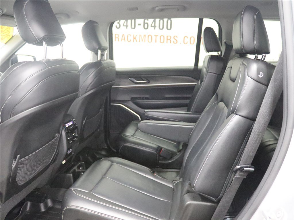 Used 2022 Jeep Grand Cherokee L Limited AWD/4WD image 17