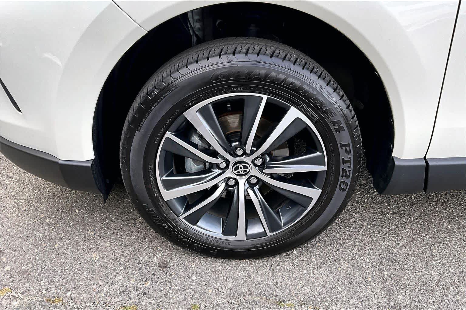 Used 2021 Toyota Venza AWD/4WD image 11
