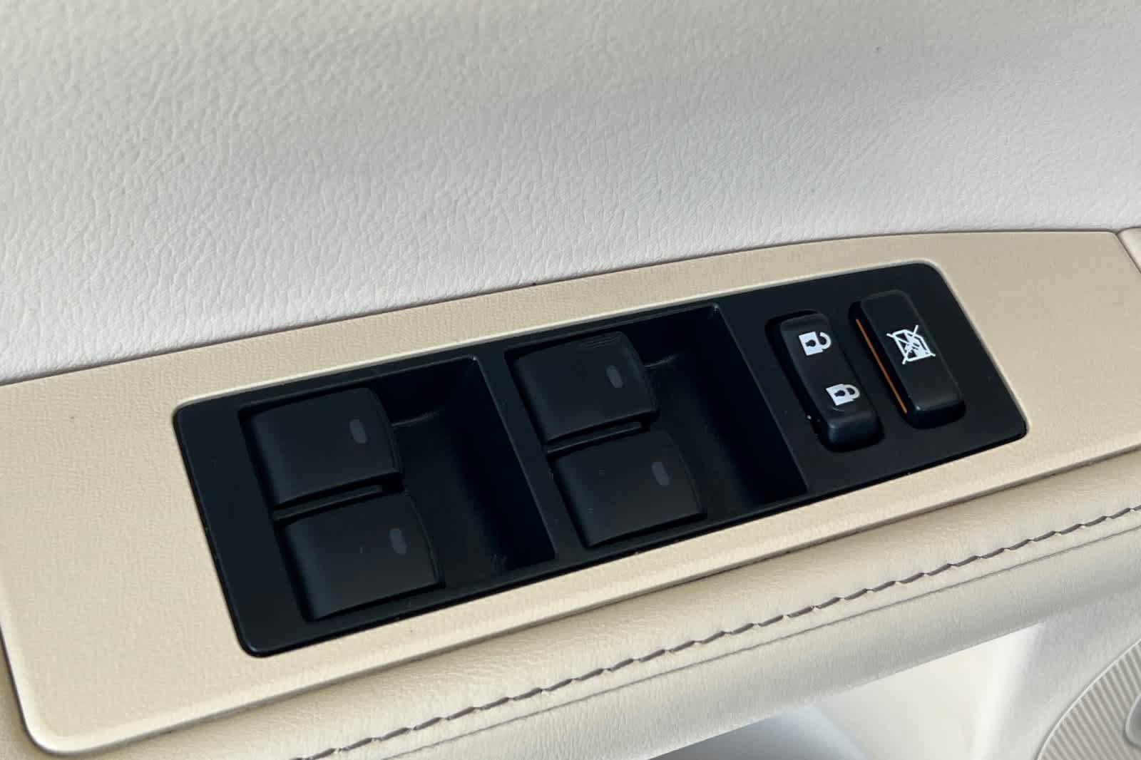 Used 2014 Lexus ES 300h w/ Premium Package w/Bamboo Trim FWD image 13