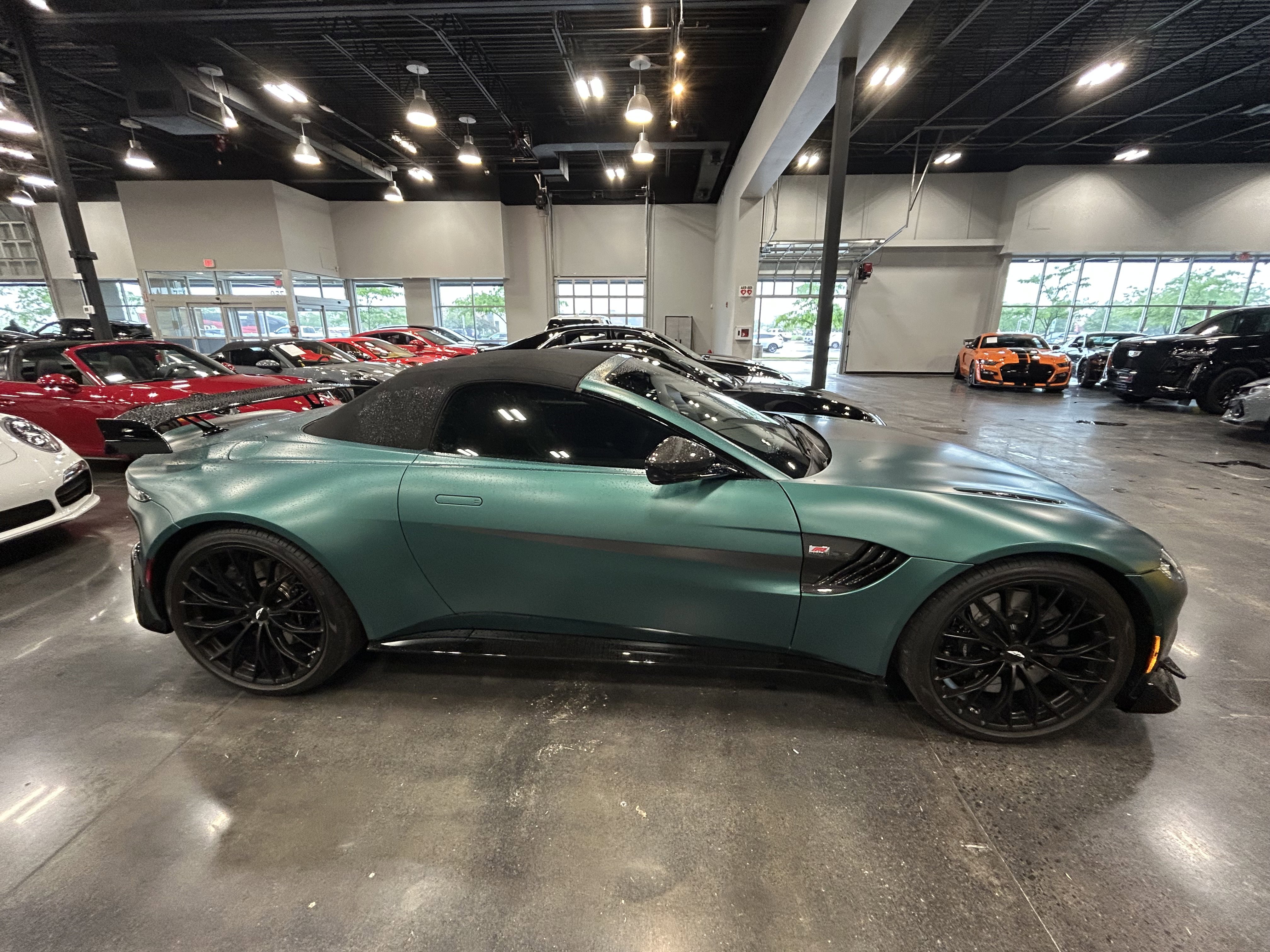 Used 2023 Aston Martin V8 Vantage Roadster RWD image 2