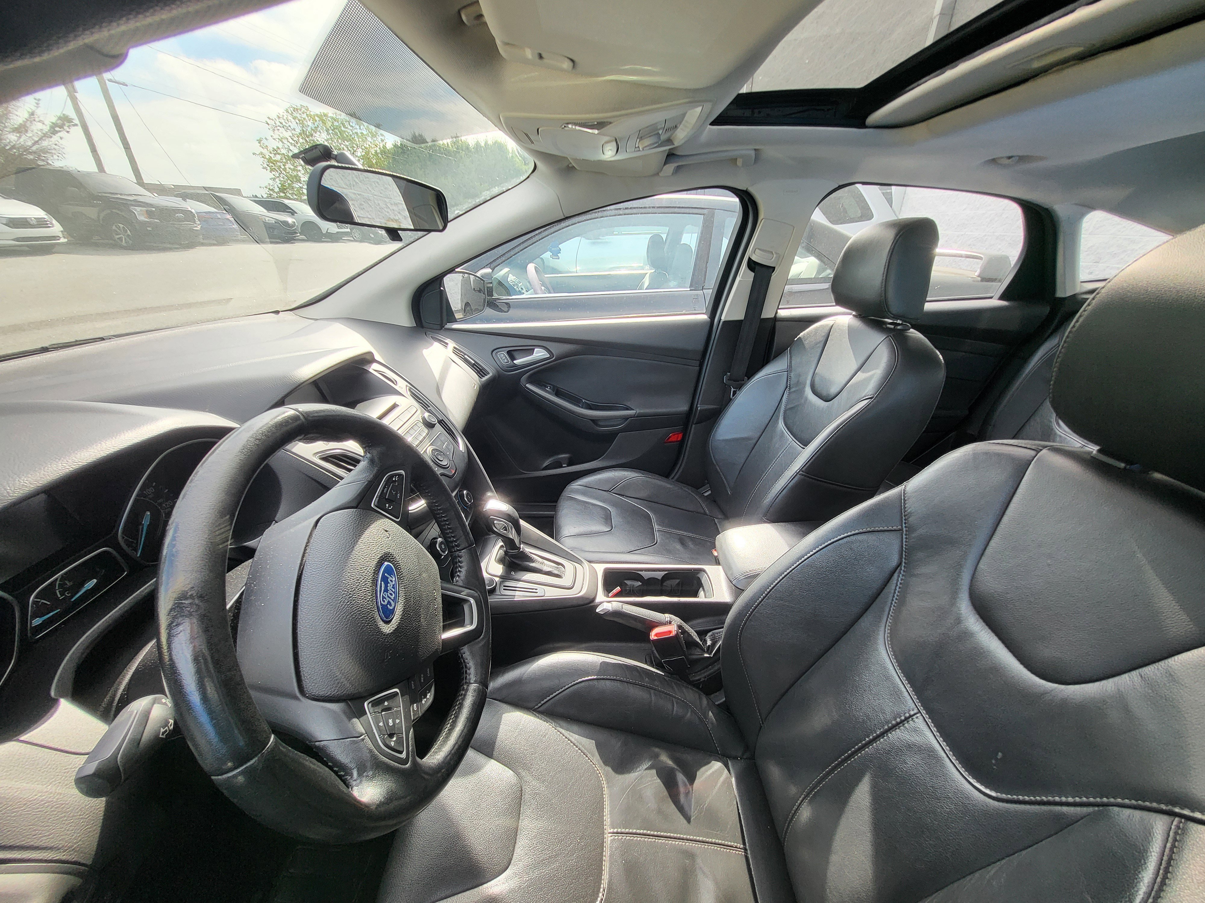 Used 2016 Ford Focus SE w/ Equipment Group 201A FWD image 10