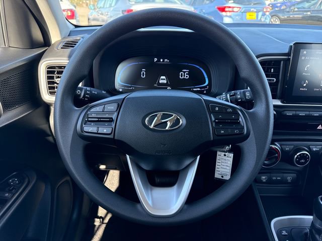 Used 2025 Hyundai Venue SE image 21