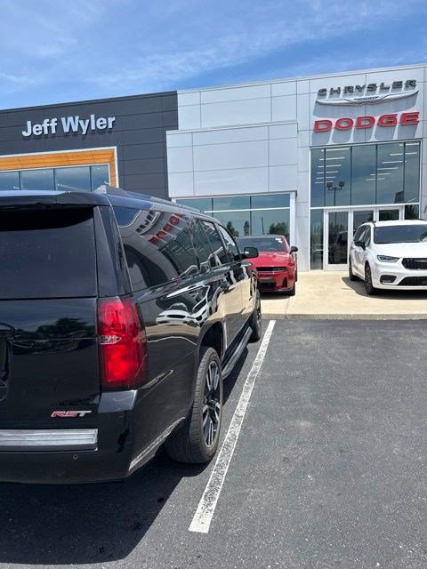 Used 2020 Chevrolet Suburban LT w/ RST Edition AWD/4WD image 5