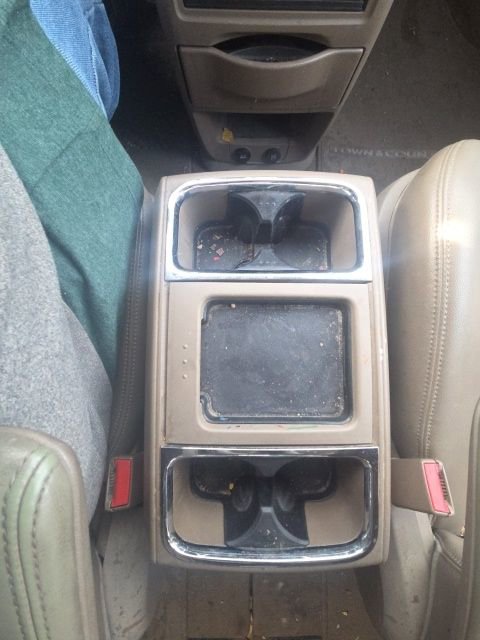 Used 2013 Chrysler Town & Country Touring image 23