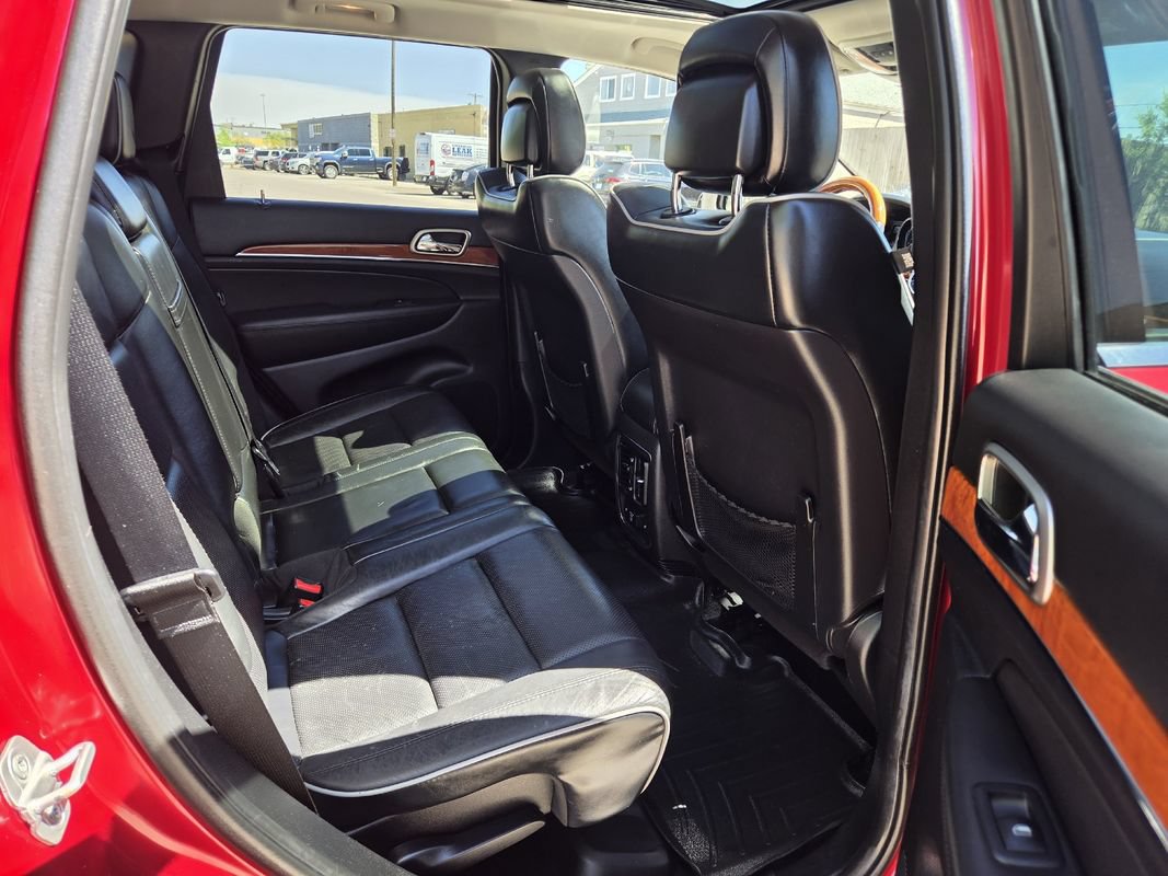 Used 2013 Jeep Grand Cherokee Overland AWD/4WD image 9