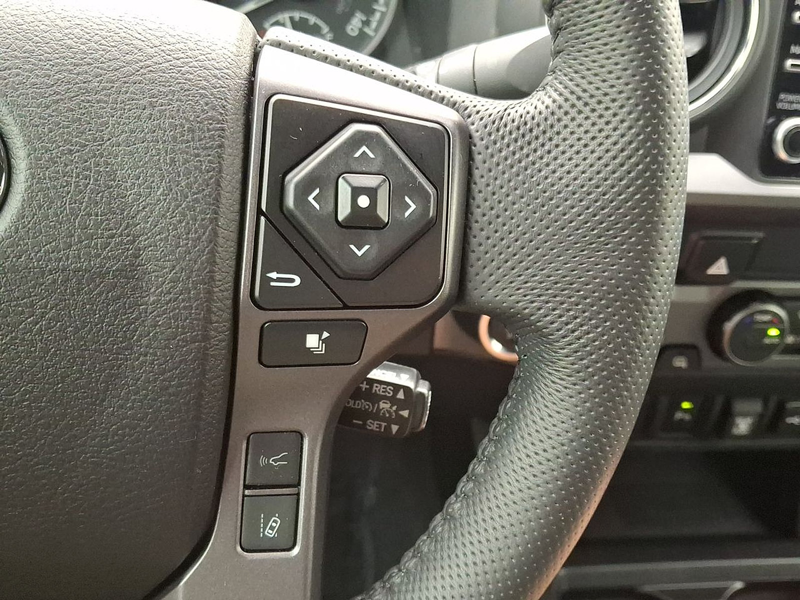 Used 2022 Toyota Tacoma TRD Sport w/ Technology Package AWD/4WD image 22