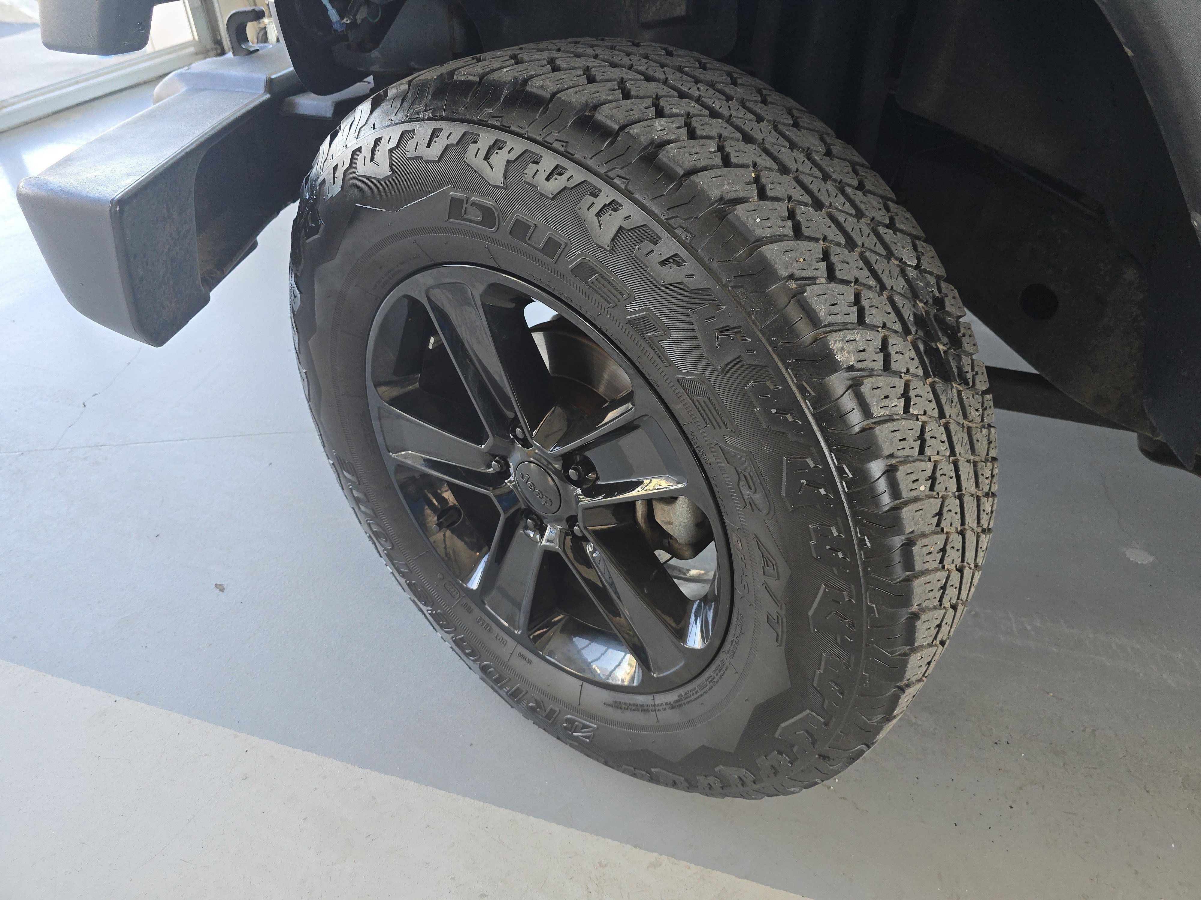 Used 2015 Jeep Wrangler Unlimited Rubicon w/ Dual Top Group image 9