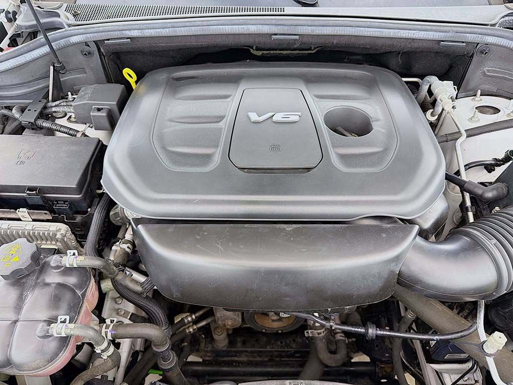 Used 2018 Jeep Grand Cherokee Altitude AWD/4WD image 16