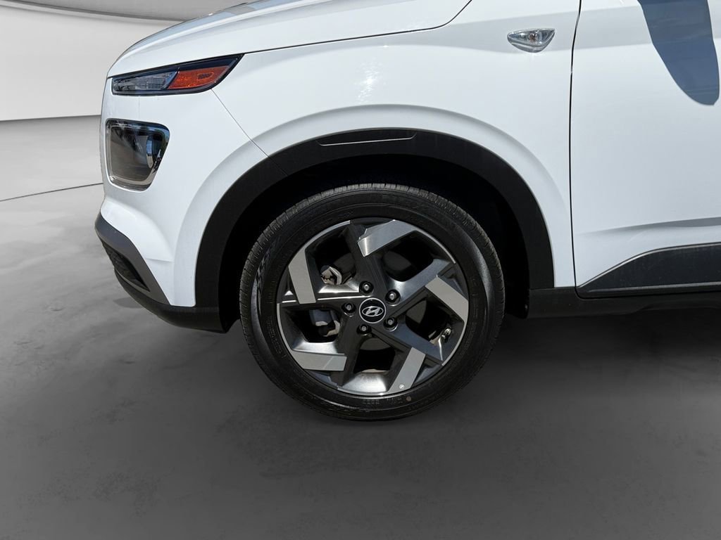 Used 2025 Hyundai Venue SEL FWD image 7