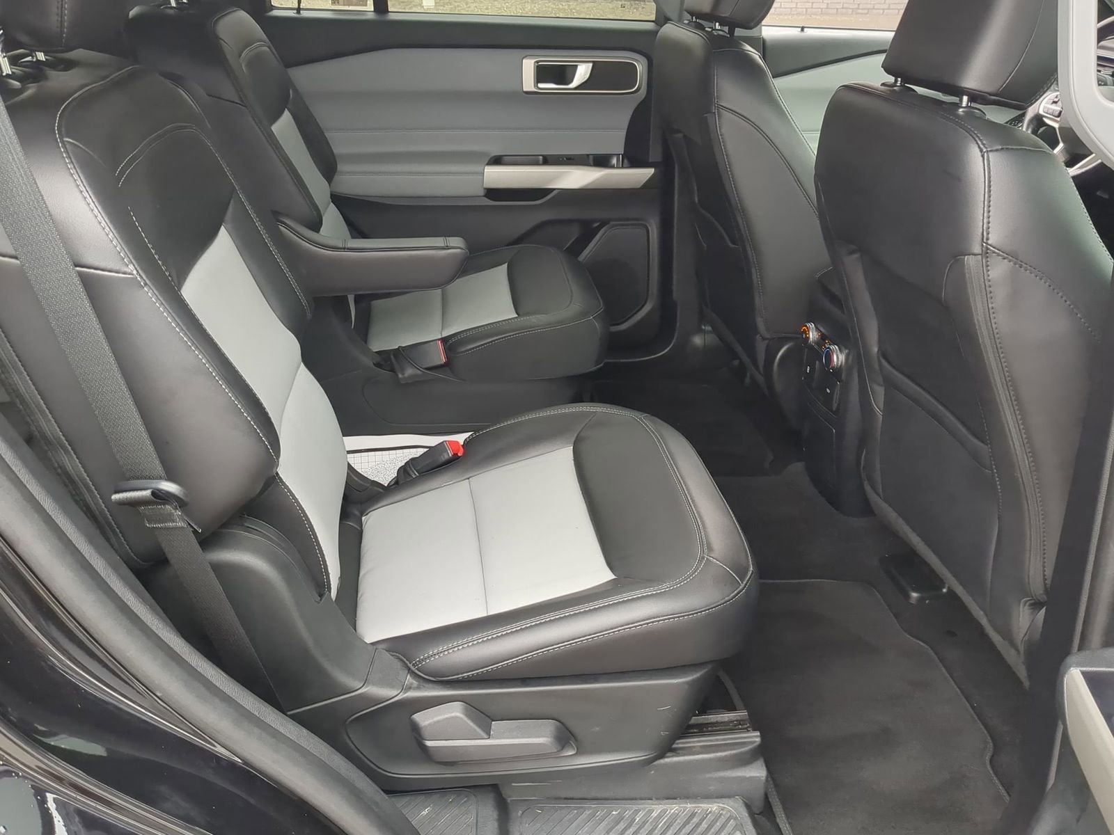 Certified 2022 Ford Explorer XLT w/ XLT Sport Appearance Package image 24