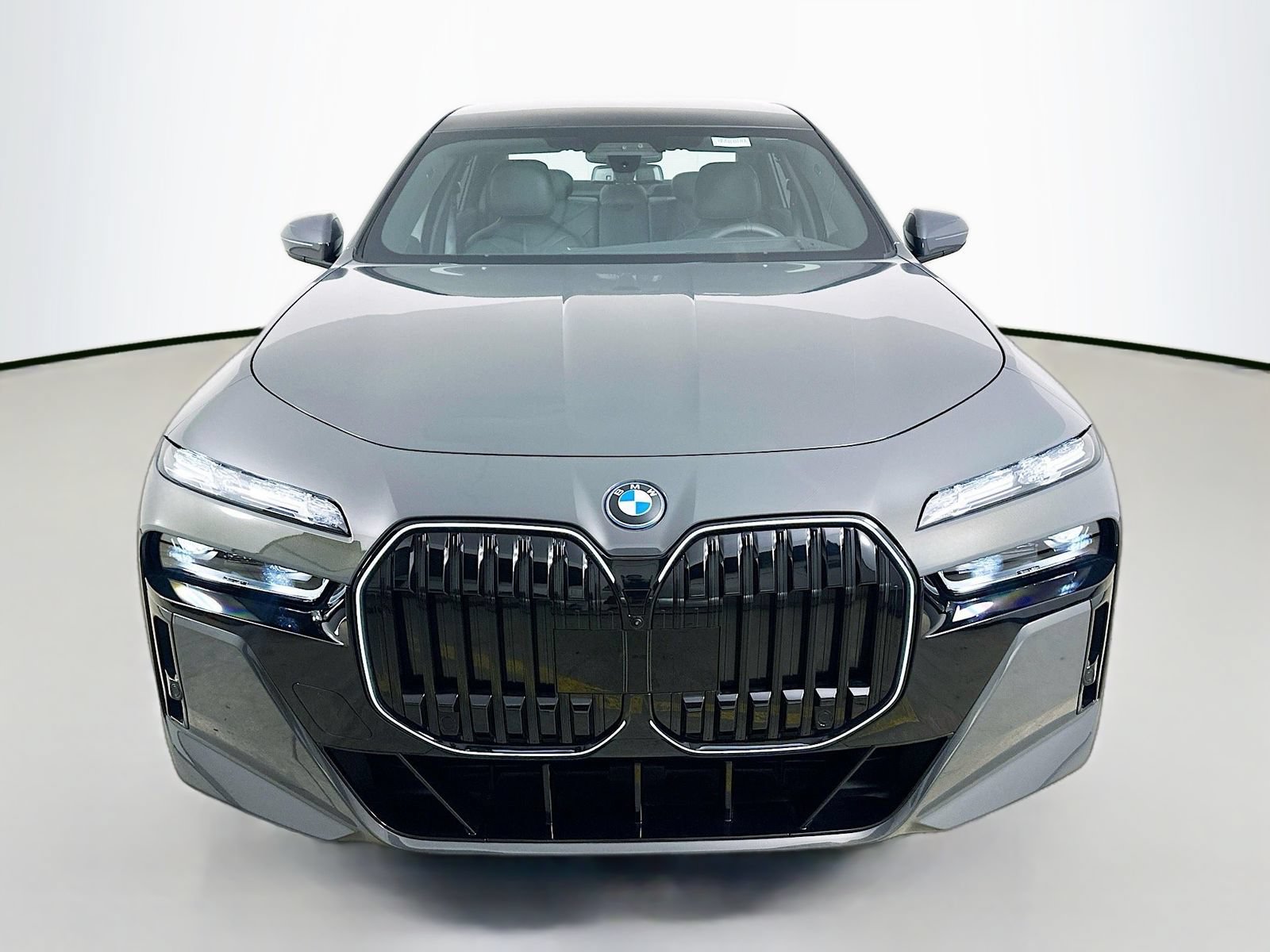 New 2026 BMW 750e xDrive w/ Executive Package AWD/4WD image 2