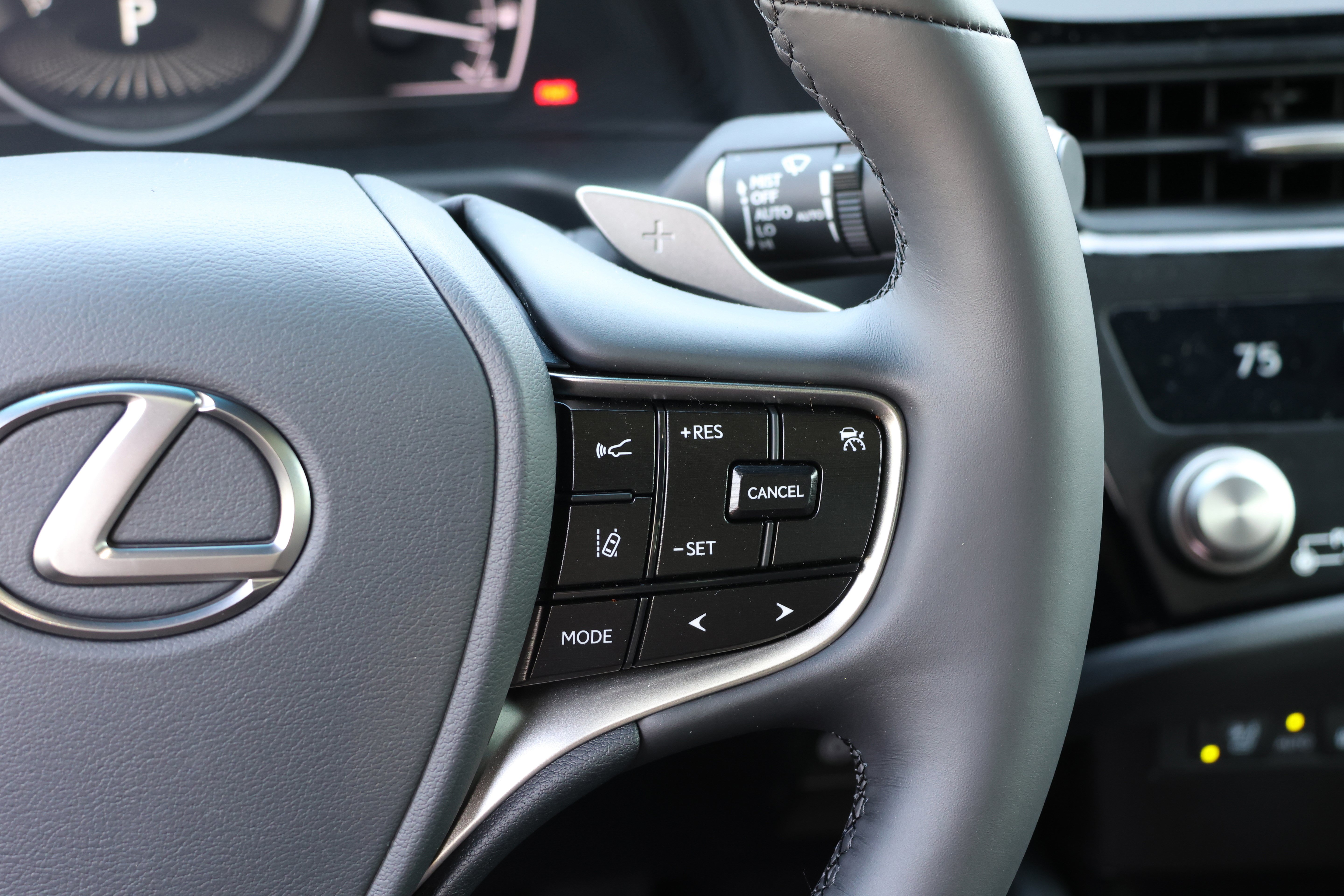 Used 2025 Lexus ES 300h w/ Premium Package FWD image 19
