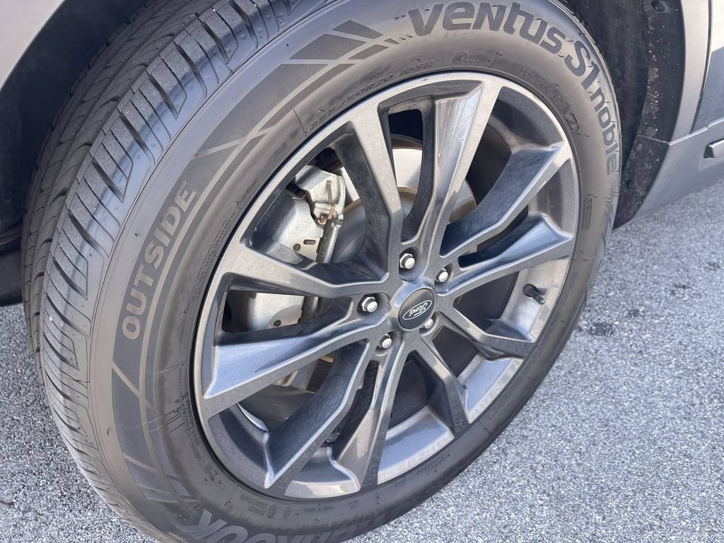 Used 2019 Ford Explorer XLT w/ Equipment Group 202A AWD/4WD image 11