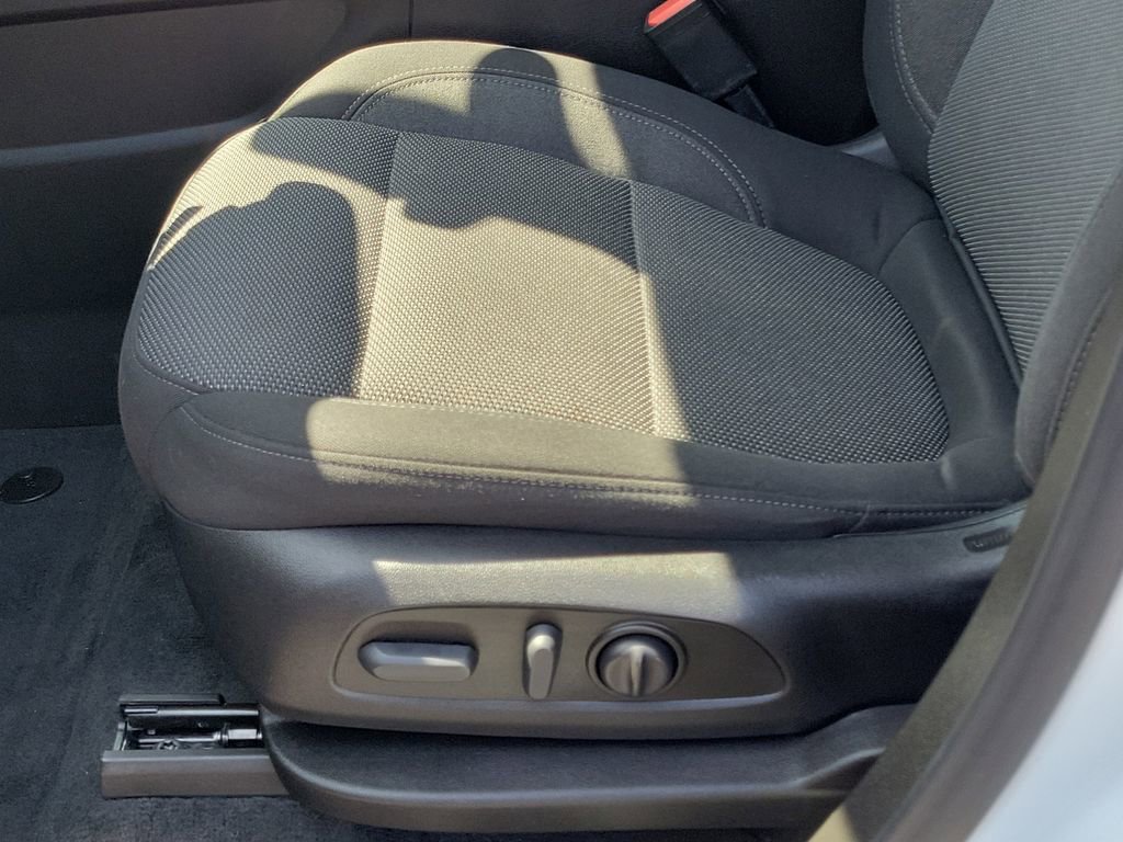 Used 2023 Chevrolet Traverse LT image 14