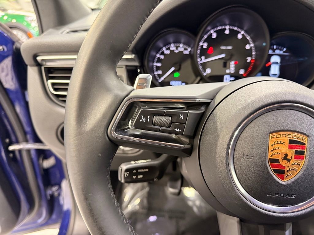 Used 2022 Porsche Macan w/ Premium Package image 13