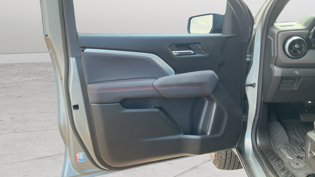 Used 2025 Chevrolet Colorado Z71 AWD/4WD image 18