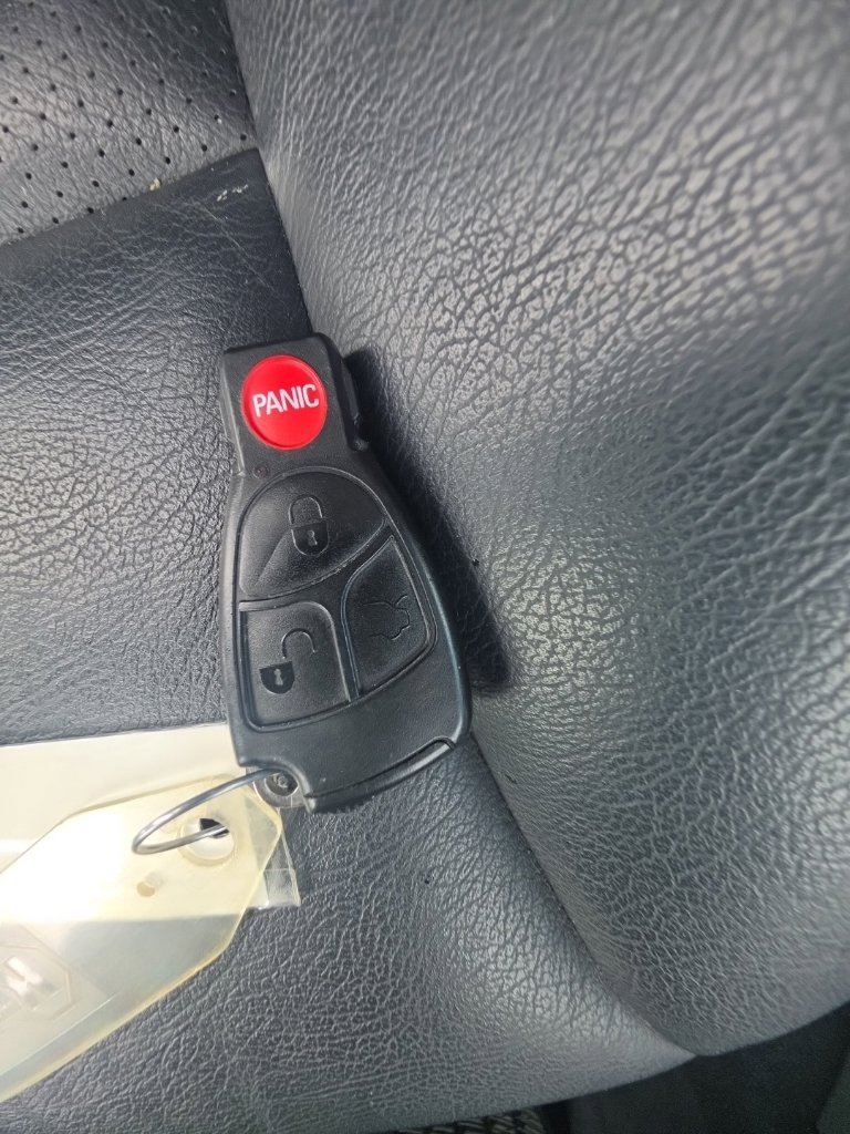Used 2002 Mercedes-Benz E 320 4MATIC Sedan image 33
