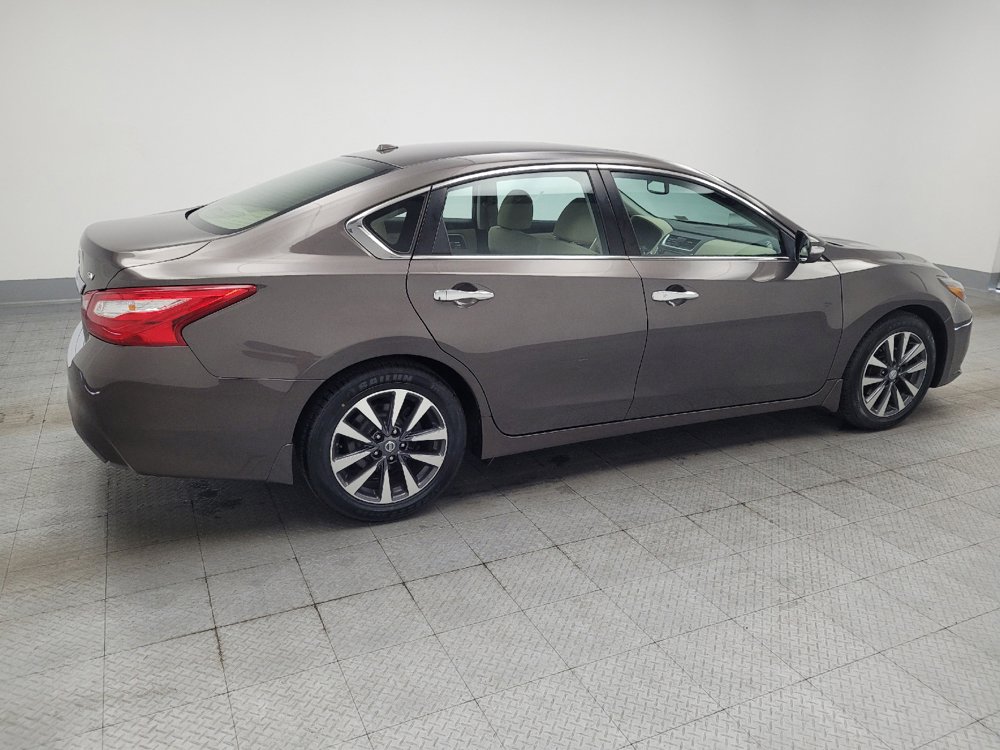 Used 2017 Nissan Altima 2.5 SV w/ Convenience Package FWD image 10