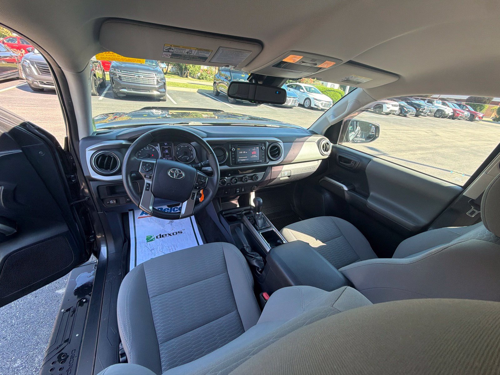 Used 2018 Toyota Tacoma SR5 AWD/4WD image 23