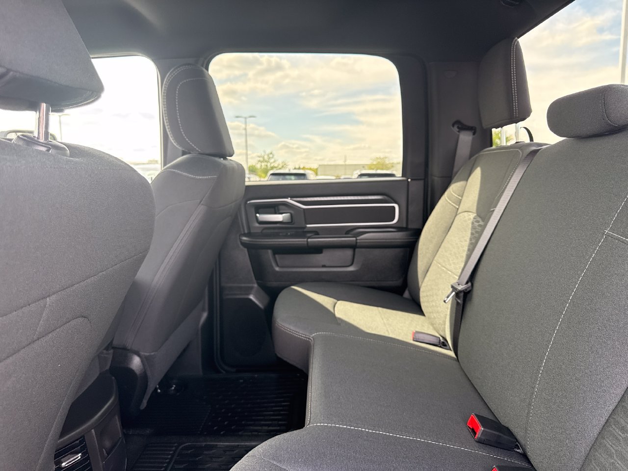Used 2025 RAM 5500 4x4 Crew Cab image 13
