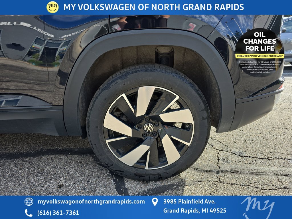 Used 2024 Volkswagen Atlas Cross Sport SE AWD/4WD image 32
