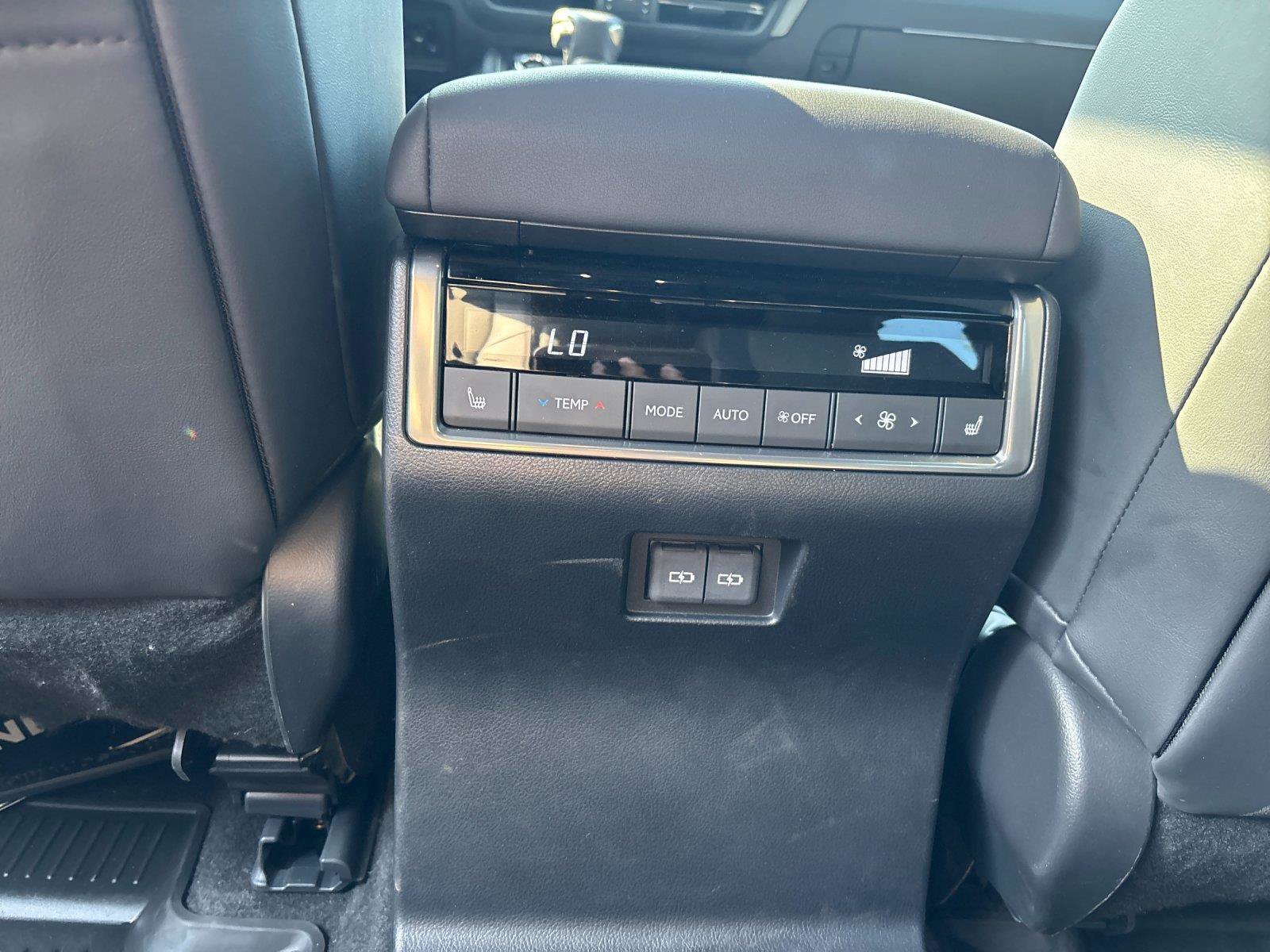 Used 2024 Lexus GX 550 w/ Accessory Package (31) AWD/4WD image 33