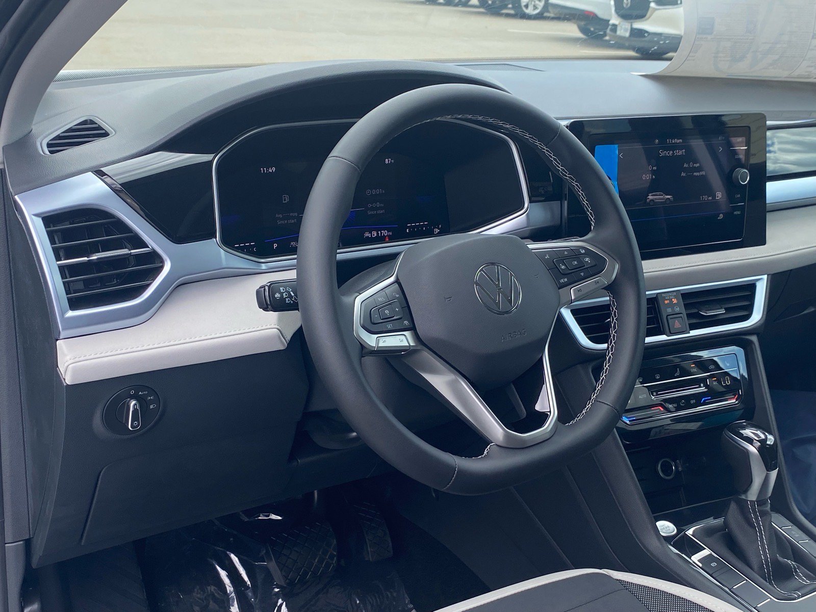New 2026 Volkswagen Taos SE FWD image 4