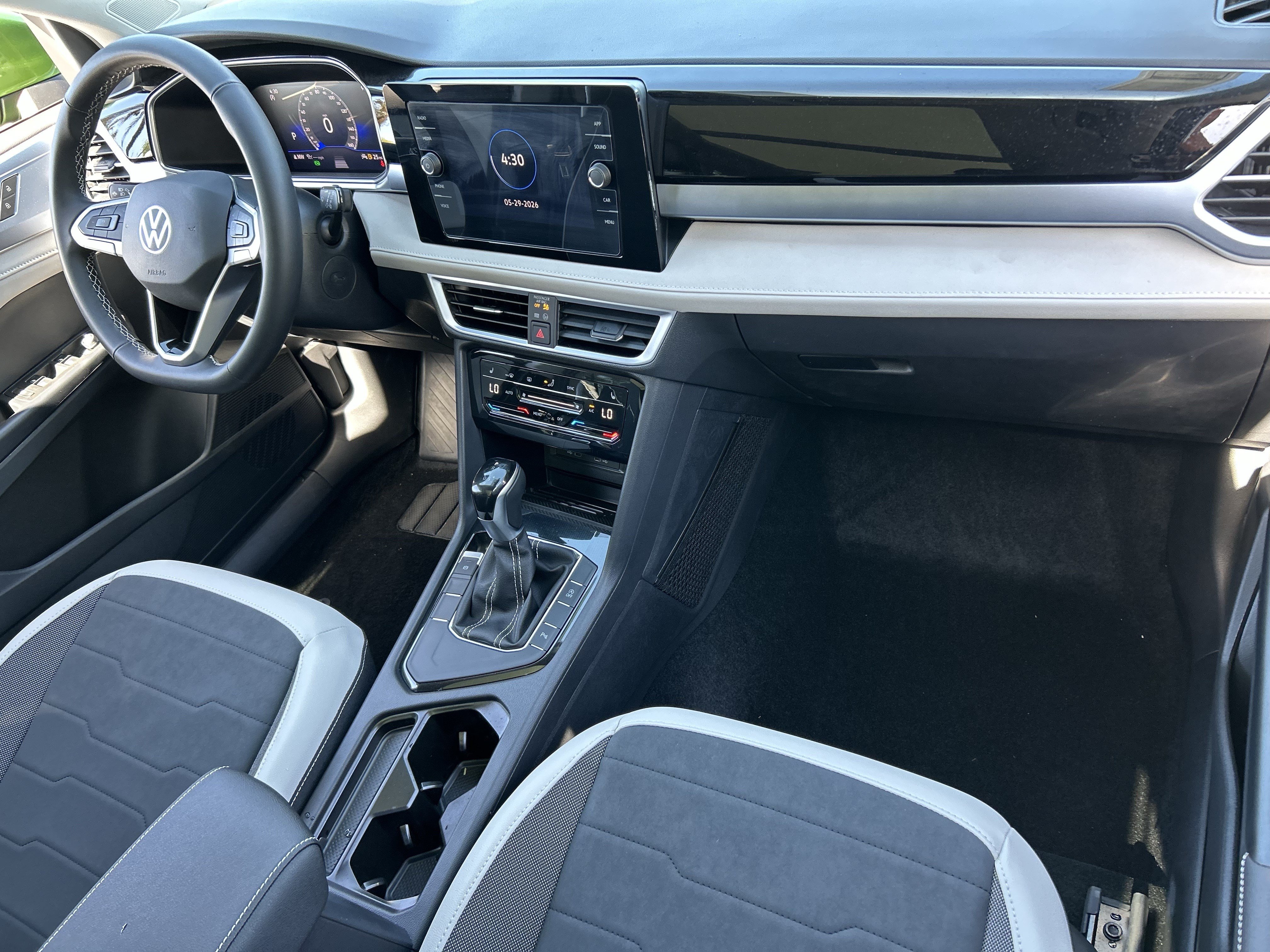 New 2026 Volkswagen Taos SE FWD image 9