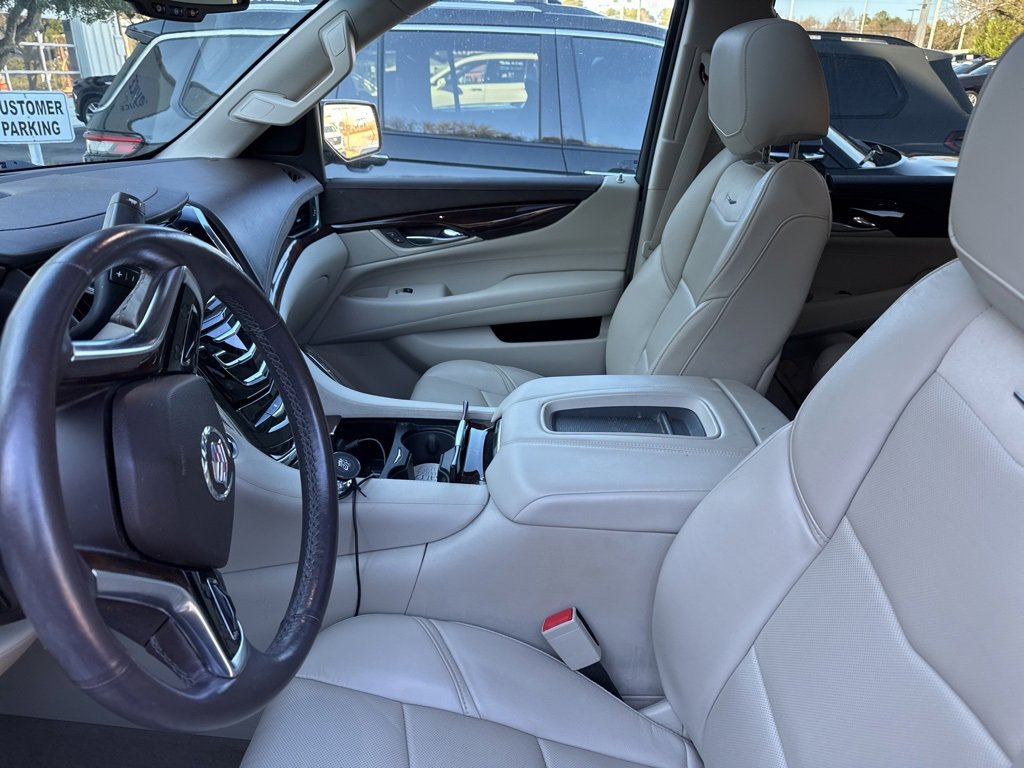 Used 2015 Cadillac Escalade Luxury image 5