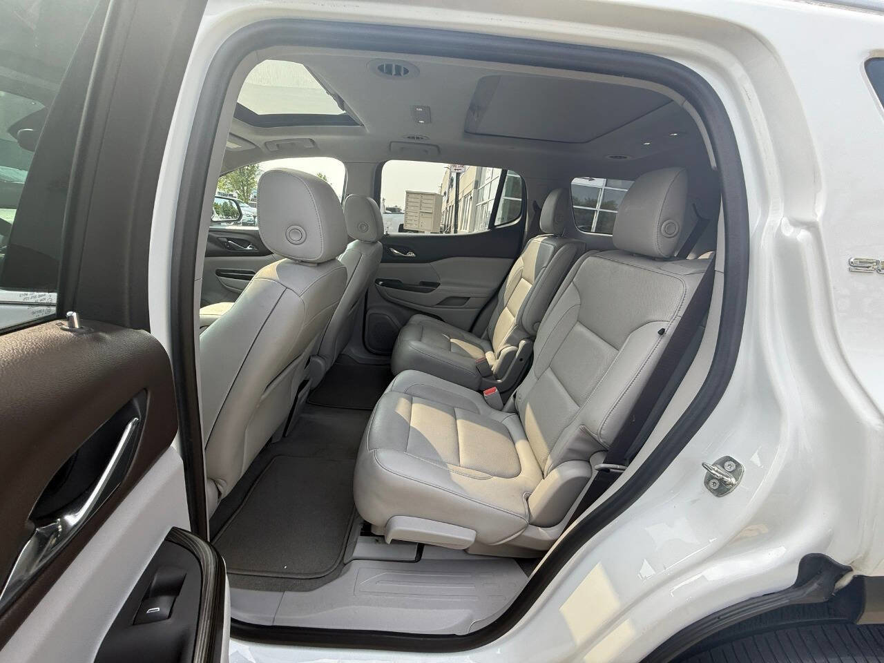 Used 2018 GMC Acadia SLT w/ LPO, Cargo Package image 24