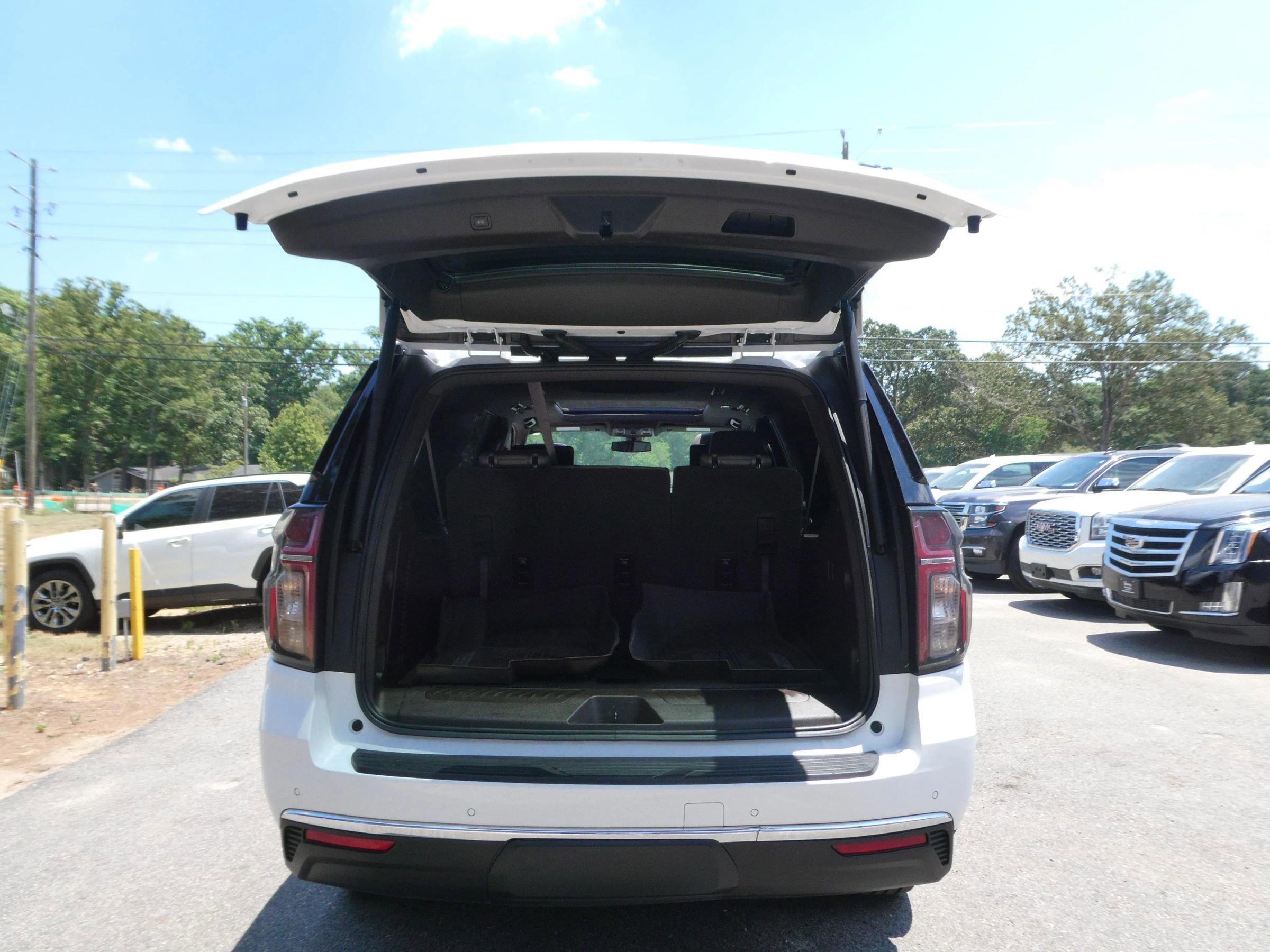 Used 2021 Chevrolet Suburban LT w/ Rear Media and Nav Package AWD/4WD image 7