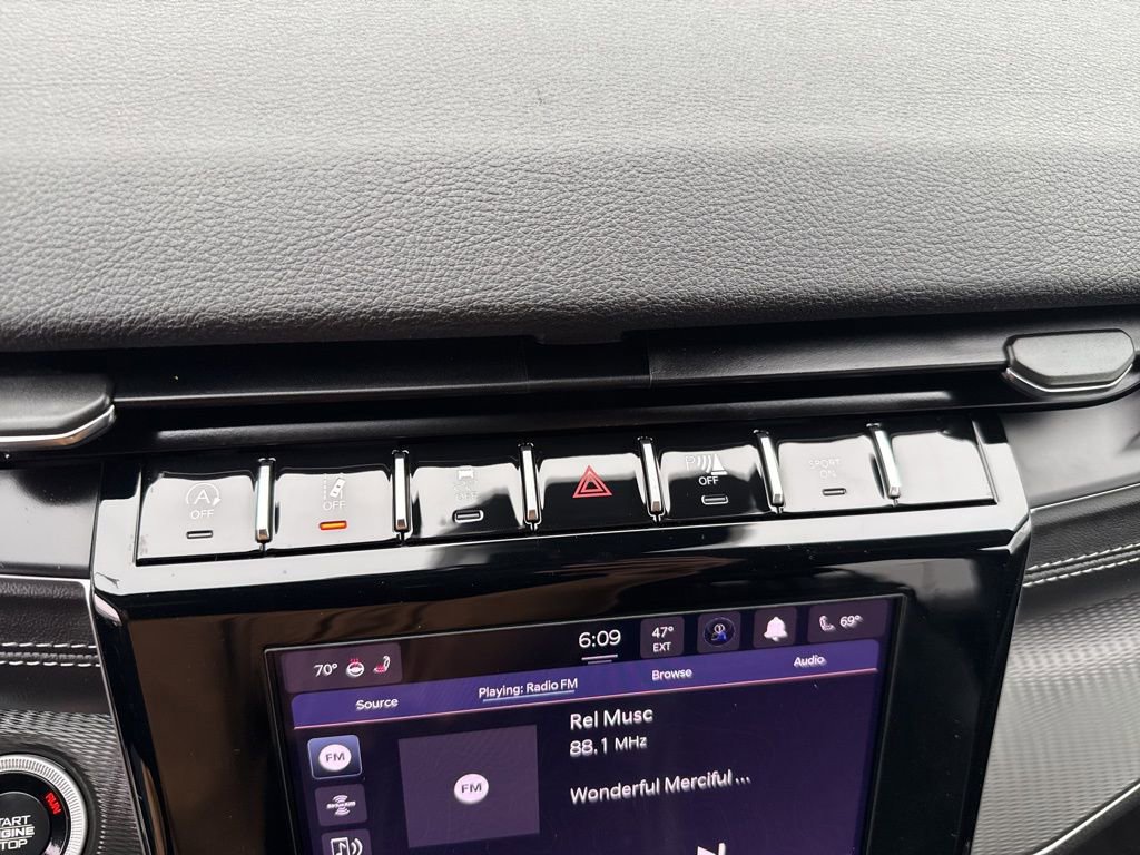 New 2025 Jeep Grand Cherokee Altitude AWD/4WD image 28