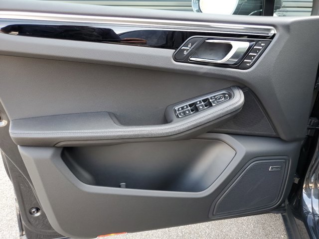 Used 2025 Porsche Macan image 26