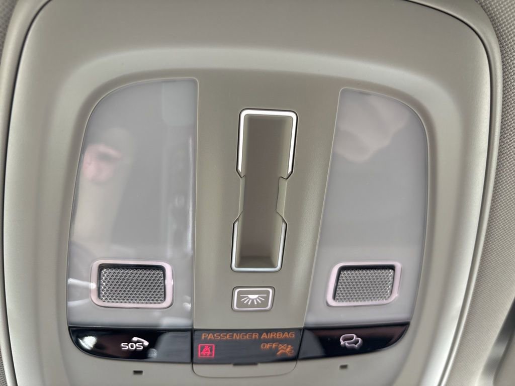 Certified 2023 Volvo XC60 B5 Plus w/ Climate Package image 28