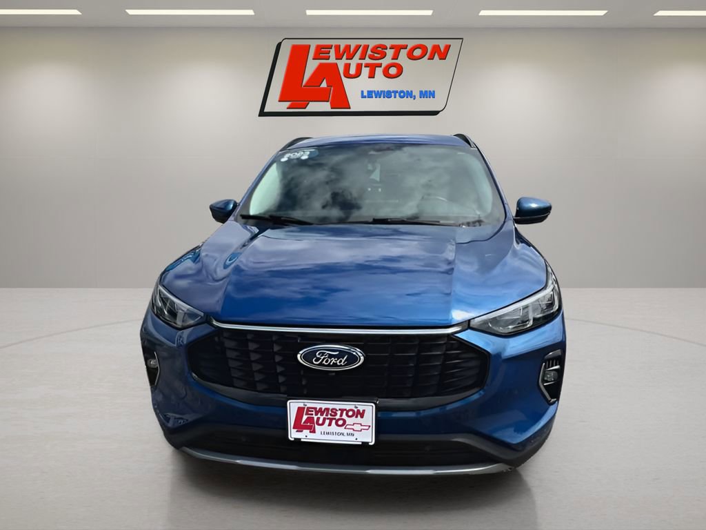 Used 2023 Ford Escape Platinum image 3