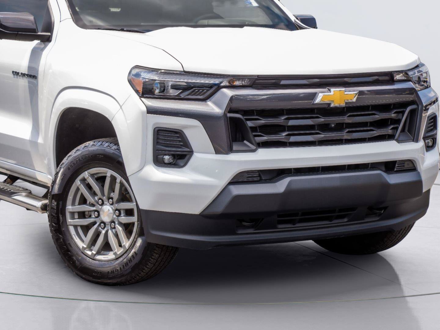 Used 2024 Chevrolet Colorado LT w/ LT Convenience Package III AWD/4WD image 4