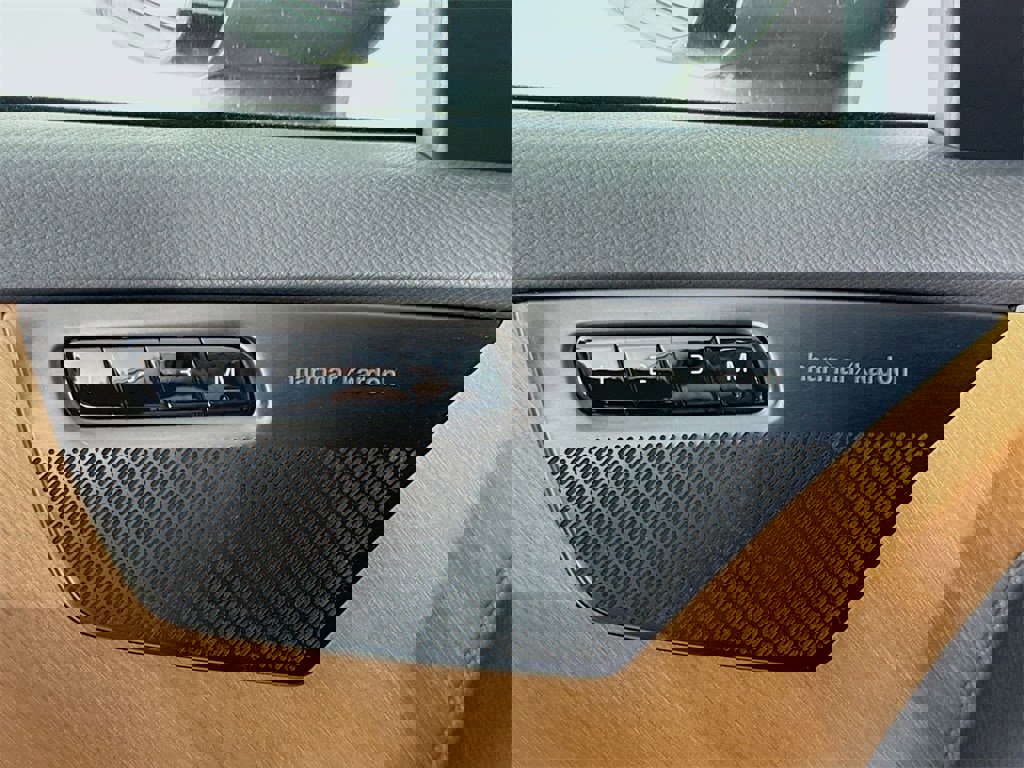 Certified 2024 Volvo XC90 T8 Plus image 19