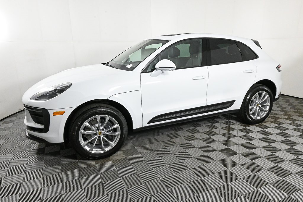 New 2026 Porsche Macan image 2