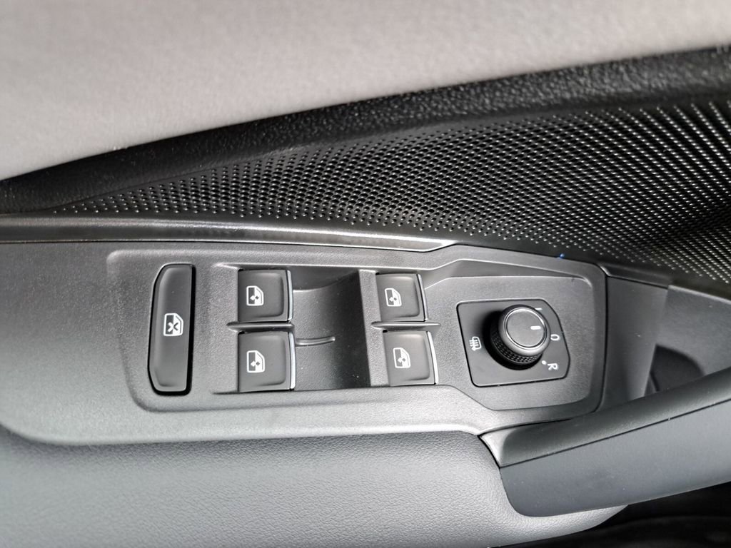 New 2026 Volkswagen Tiguan SE image 15