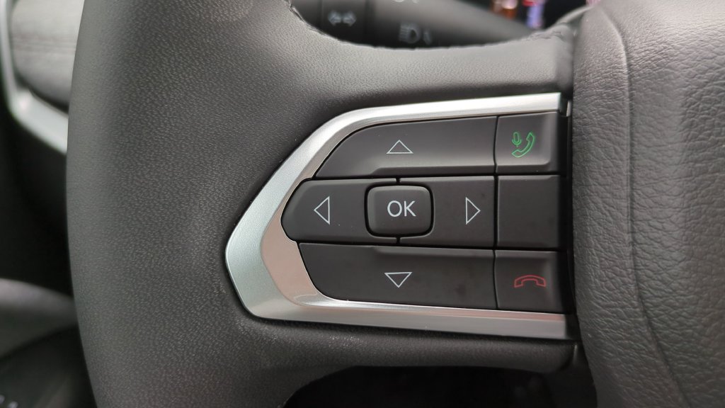Used 2023 Jeep Compass Latitude AWD/4WD image 19