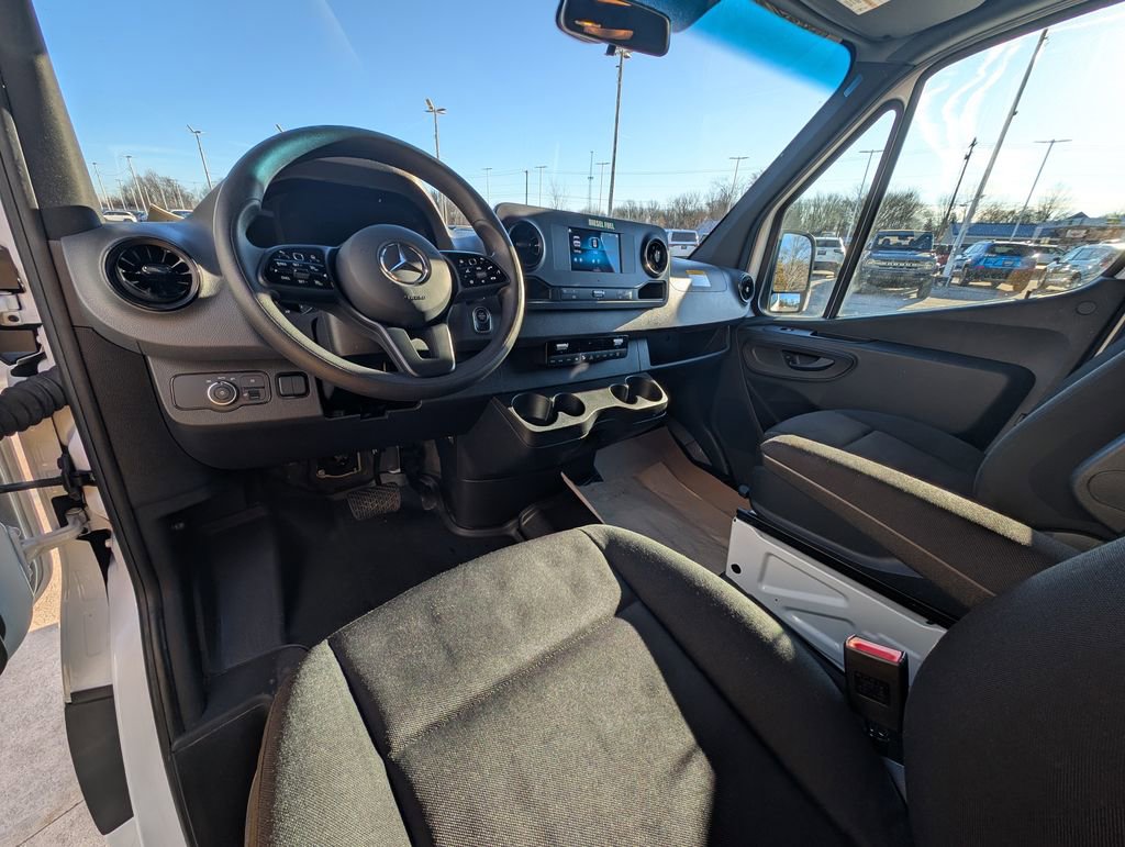 Used 2024 Mercedes-Benz Sprinter 2500 image 2