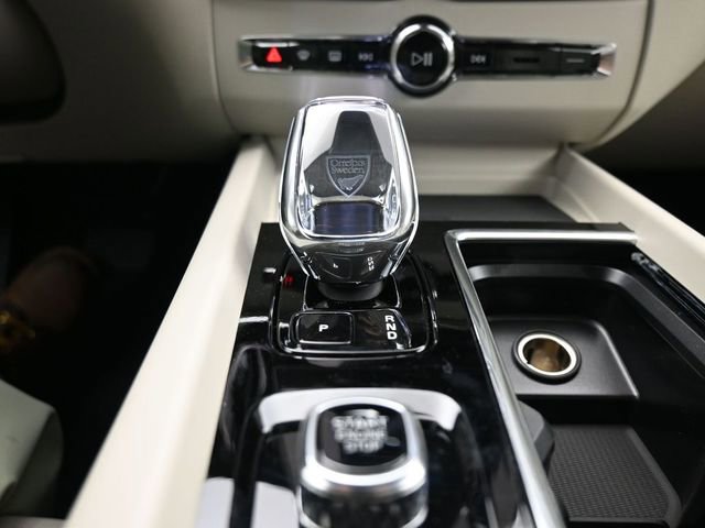 New 2026 Volvo XC60 B5 Ultra w/ Protection Package Premier image 13