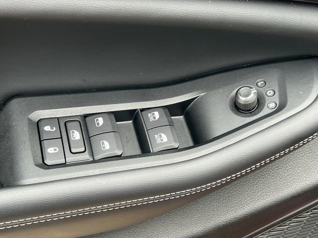 Used 2023 Jeep Grand Cherokee Altitude image 16