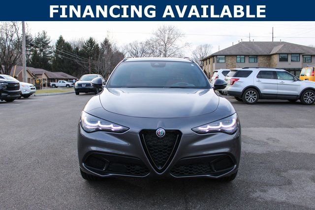 Used 2024 Alfa Romeo Stelvio Veloce image 3