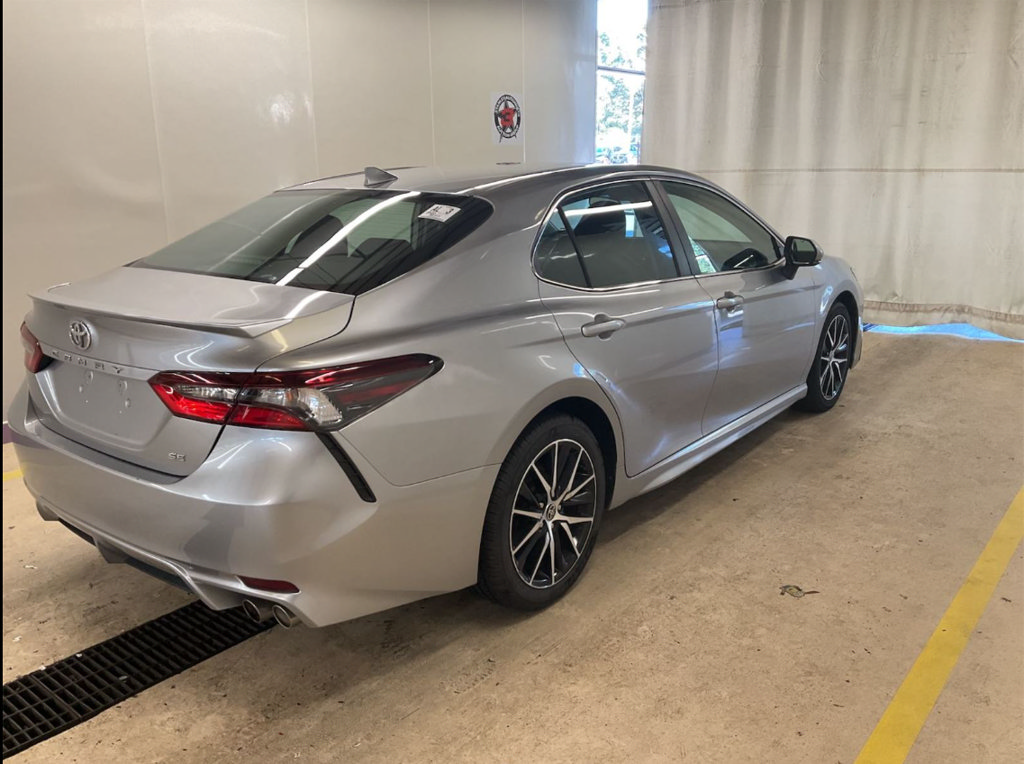 Used 2023 Toyota Camry SE FWD image 4